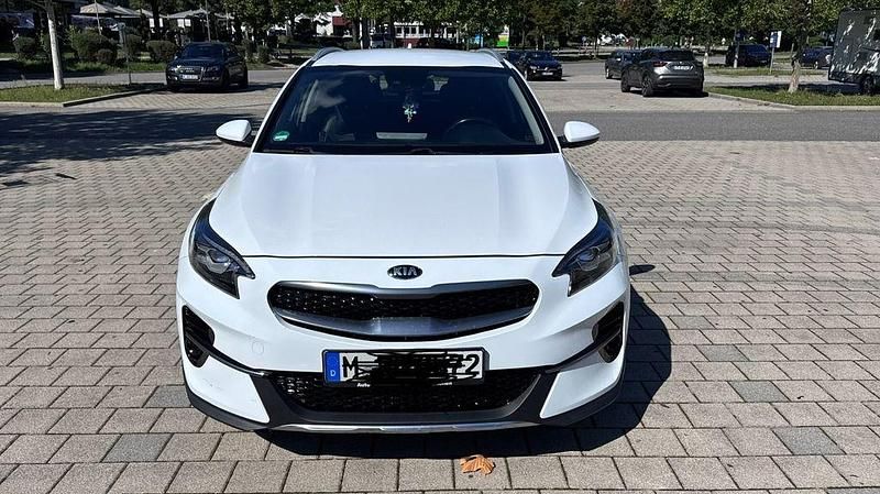 Weiß Gebraucht 2019 Kia XCeed Vision SUV | 15.400 € (Fairer Preis) - Bild 1/4