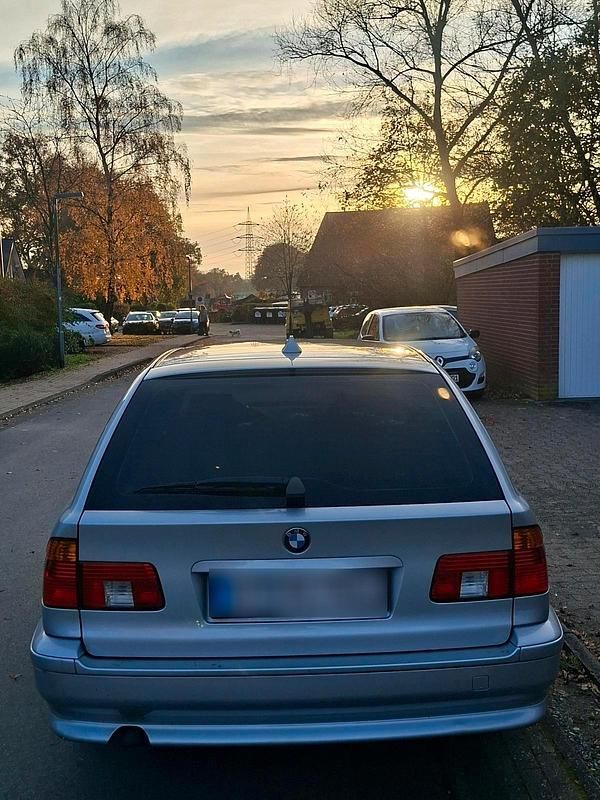 Gebraucht BMW 525 163 PS (119 kW) 2003 Grau Kombi
