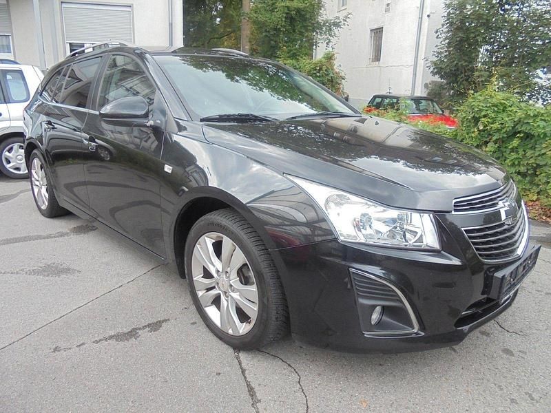 Schwarz Gebraucht 2013 Chevrolet Cruze Kombi | 5.950 € (Etwas zu teuer) - Bild 1/4