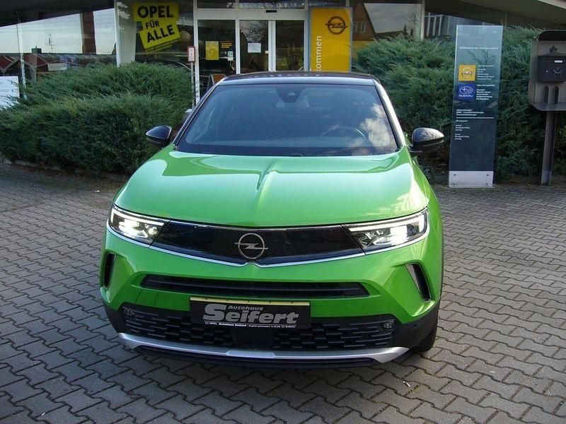 Matcha green/ikone gruen Gebraucht 2022 Opel Mokka Ultimate SUV | 23.990 € (Teuer) - Bild 1/4