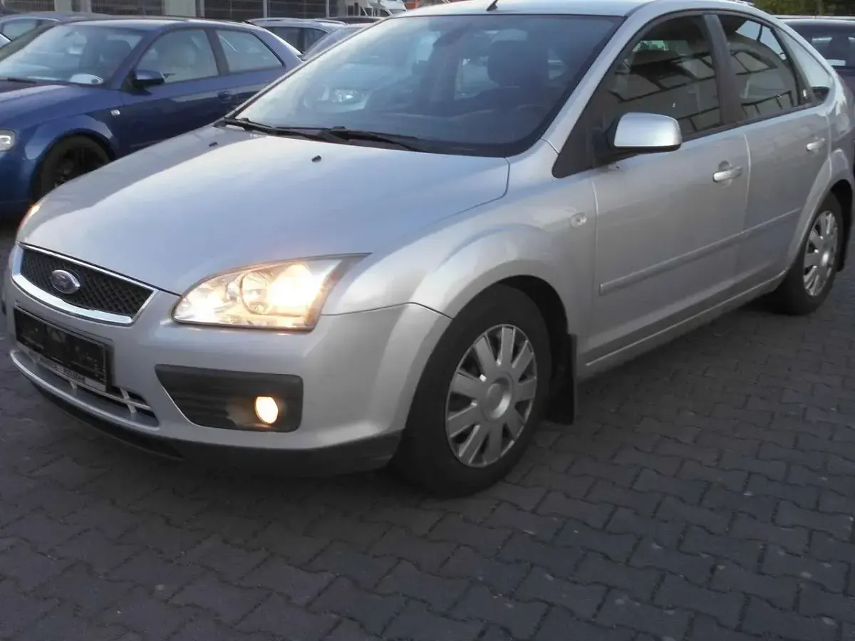 Gebraucht Ford Focus 116 PS (85 kW) 2006 Silber Limousine