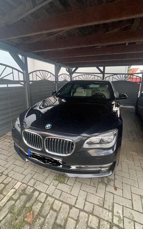 Second-hand BMW 730 258 CP (189 kW) 2013 Negru Berlinǎ