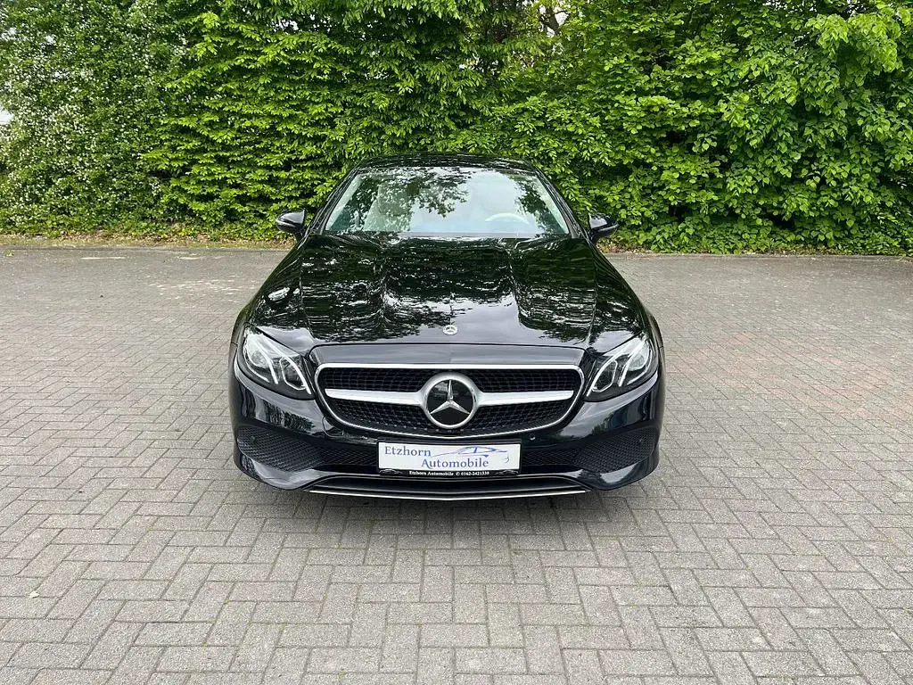 Gebraucht Mercedes E220 194 PS (142 kW) 2019 Schwarz Coupé