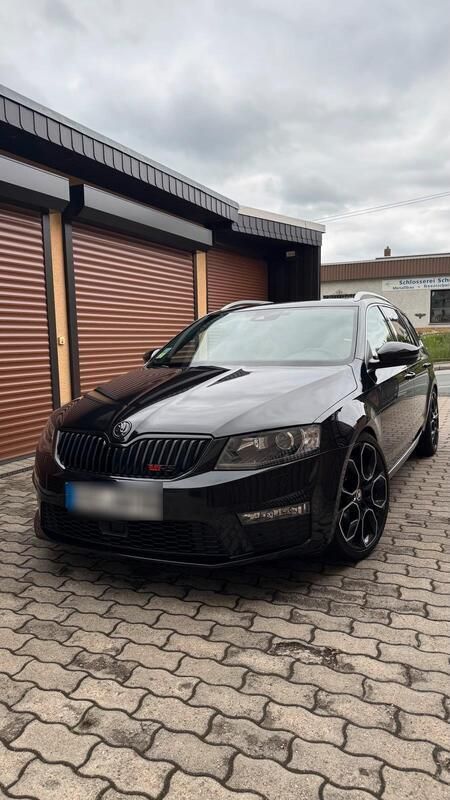 Schwarz Gebraucht 2017 Skoda Octavia RS Kombi | 18.999 € (Etwas zu teuer) - Bild 1/4