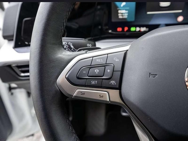 Gebraucht VW Golf VIII Move 116 PS (85 kW) 2023 Weiß Limousine