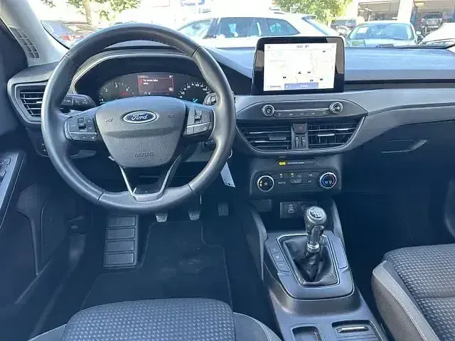 Usado Ford Focus Cool & Connect 120 CV (88 kW) 2022 Negro Berlina