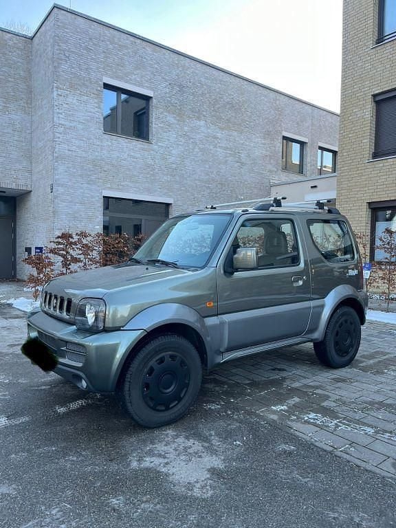 Grün Gebraucht 2009 Suzuki Jimny Style SUV | 11.600 € (Guter Preis) - Bild 1/4