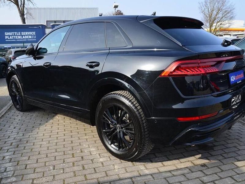 Gebraucht Audi Q8 S-Line 286 PS (210 kW) 2023 Mythosschwarz metallic (metallic) SUV