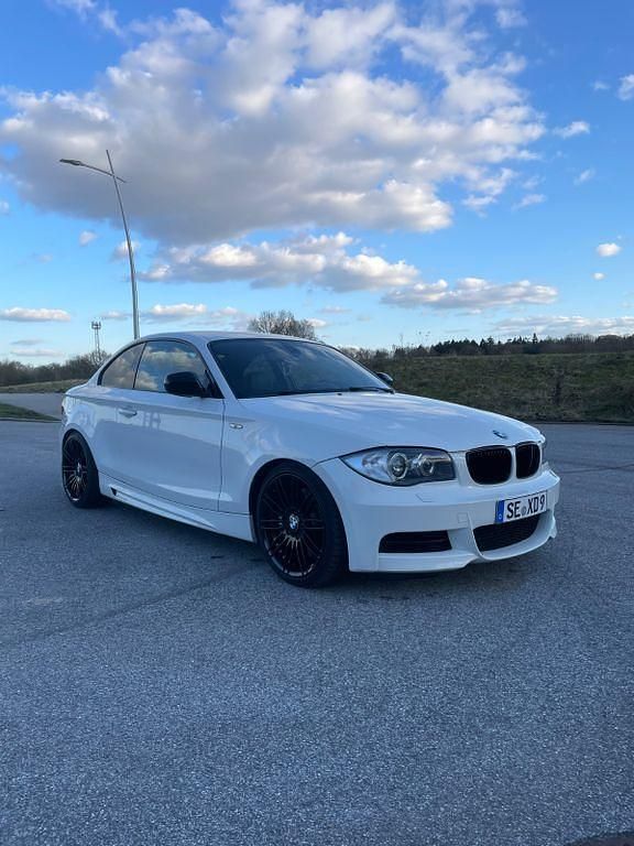 Gebraucht BMW 135 Performance 306 PS (225 kW) 2009 Weiß Kleinwagen