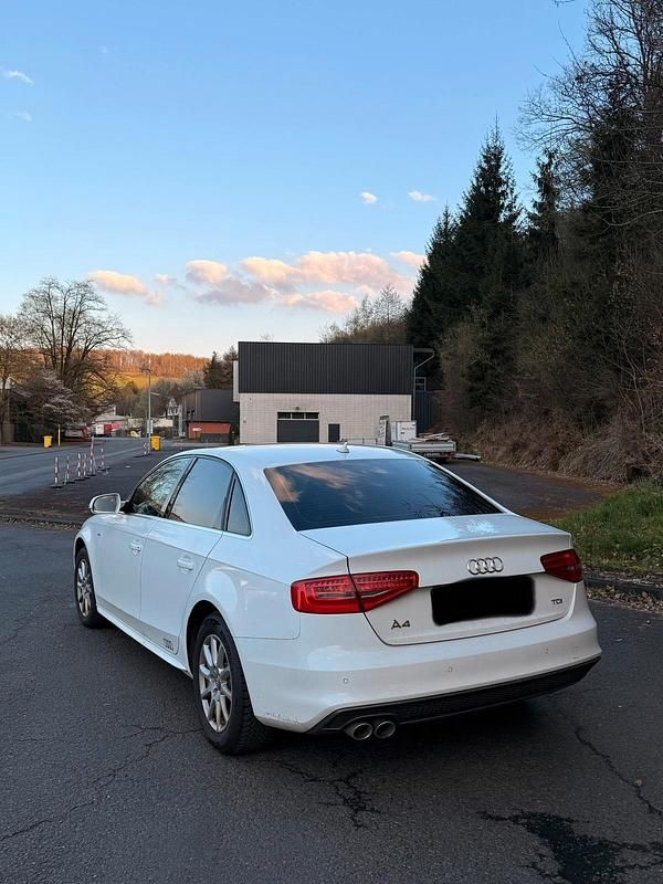 Używany Audi A4 Attraction 150 KM (110 kW) 2015 Biały Sedan/Limuzyna
