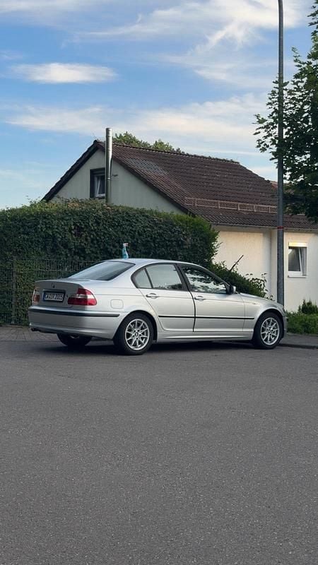 Silber Gebraucht 2004 BMW 318 Limousine | 2.800 € (Fairer Preis) - Bild 1/4
