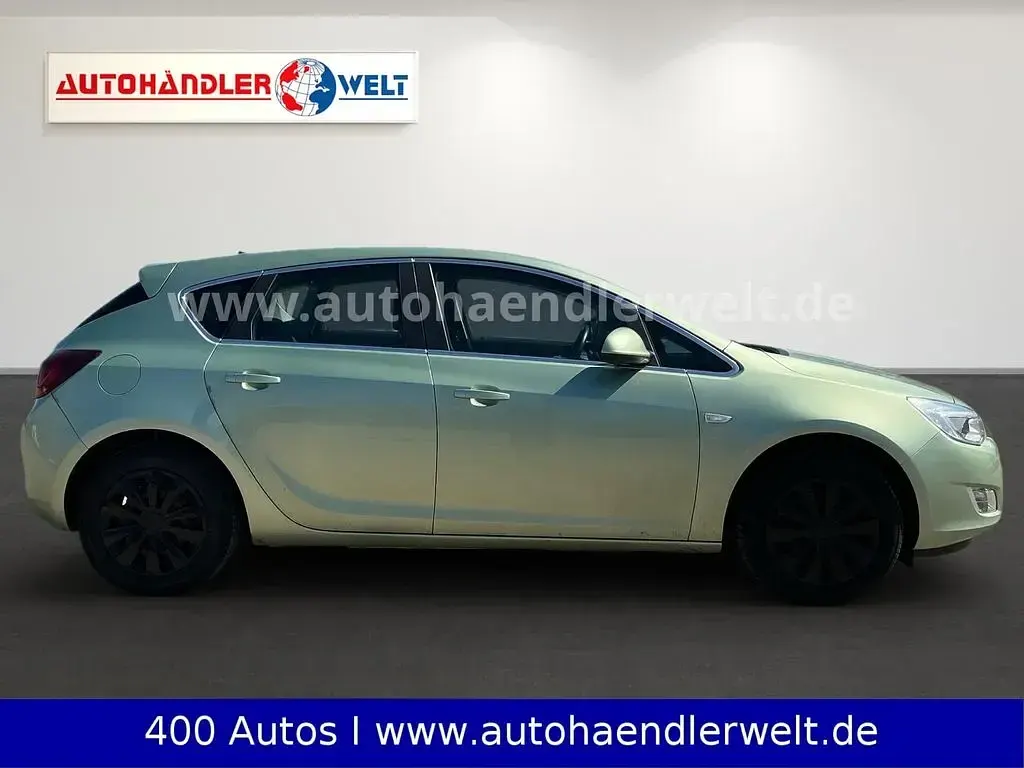 Gebraucht Opel Astra 140 PS (102 kW) 2012 Grün Limousine