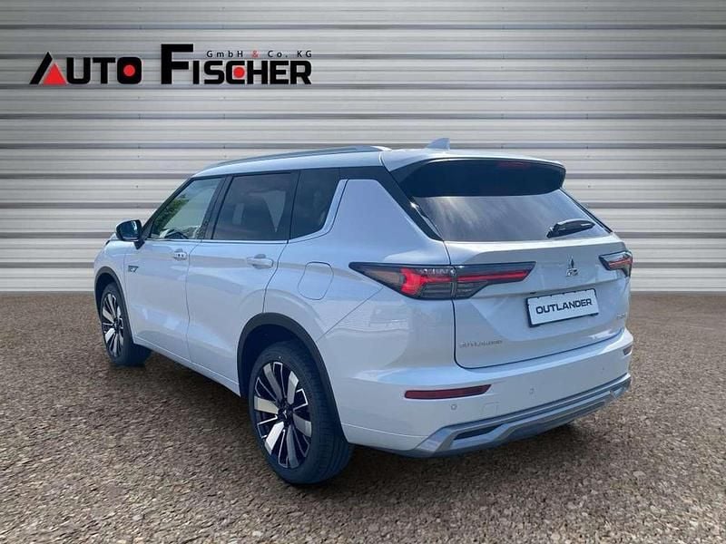 Gebraucht Mitsubishi Outlander P-HEV Top 306 PS (225 kW) 2025 Titanweiß SUV