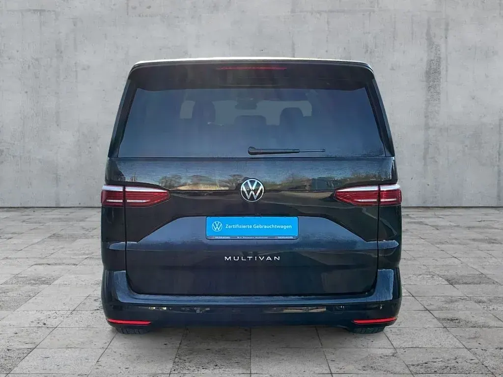 Gebraucht VW Multivan Life 150 PS (110 kW) 2025 Schwarz (deep black perleffekt) Van / Kleinbus