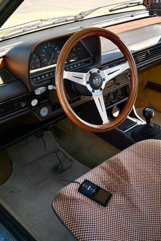 Second-hand Audi 100 101 CP (74 kW) 1977 Bej Berlinǎ