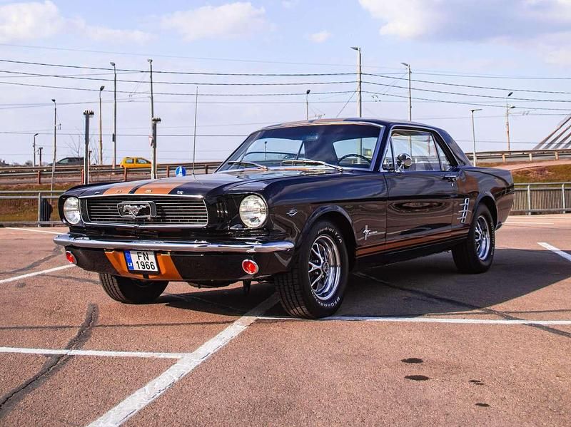 Second-hand Ford V8 275 CP (202 kW) 1966 Negru Coupe