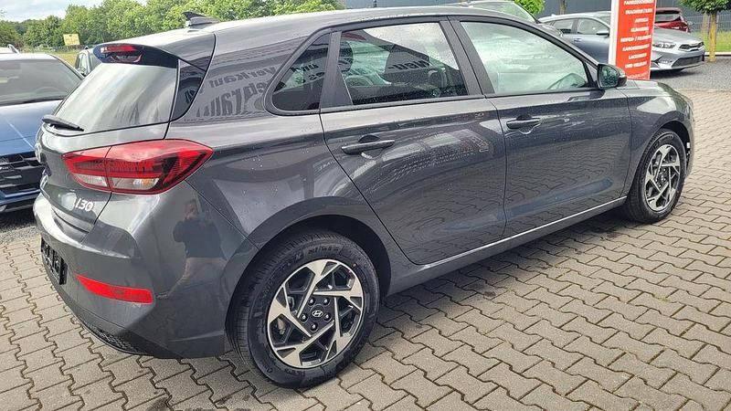 Neu Hyundai i30 GO! 150 PS (110 kW) 2026 Grau Limousine