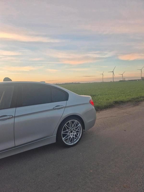 Gebraucht BMW 320 Sport Line 184 PS (135 kW) 2012 Silber Limousine