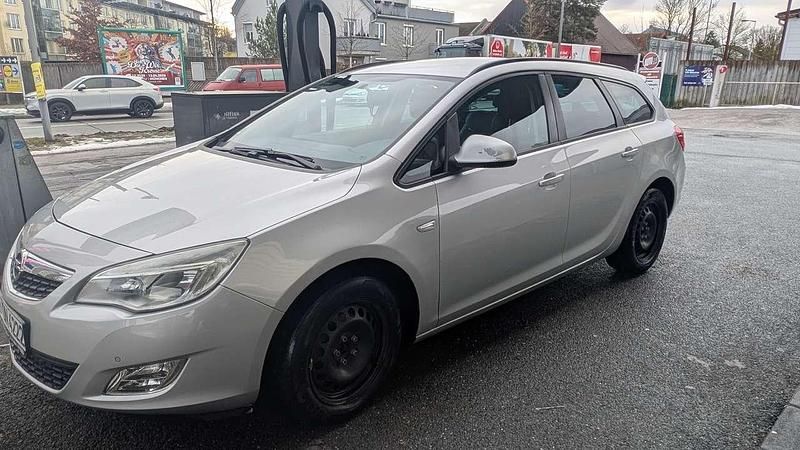 Gebraucht Opel Astra Sport 120 PS (88 kW) 2011 Silber Limousine