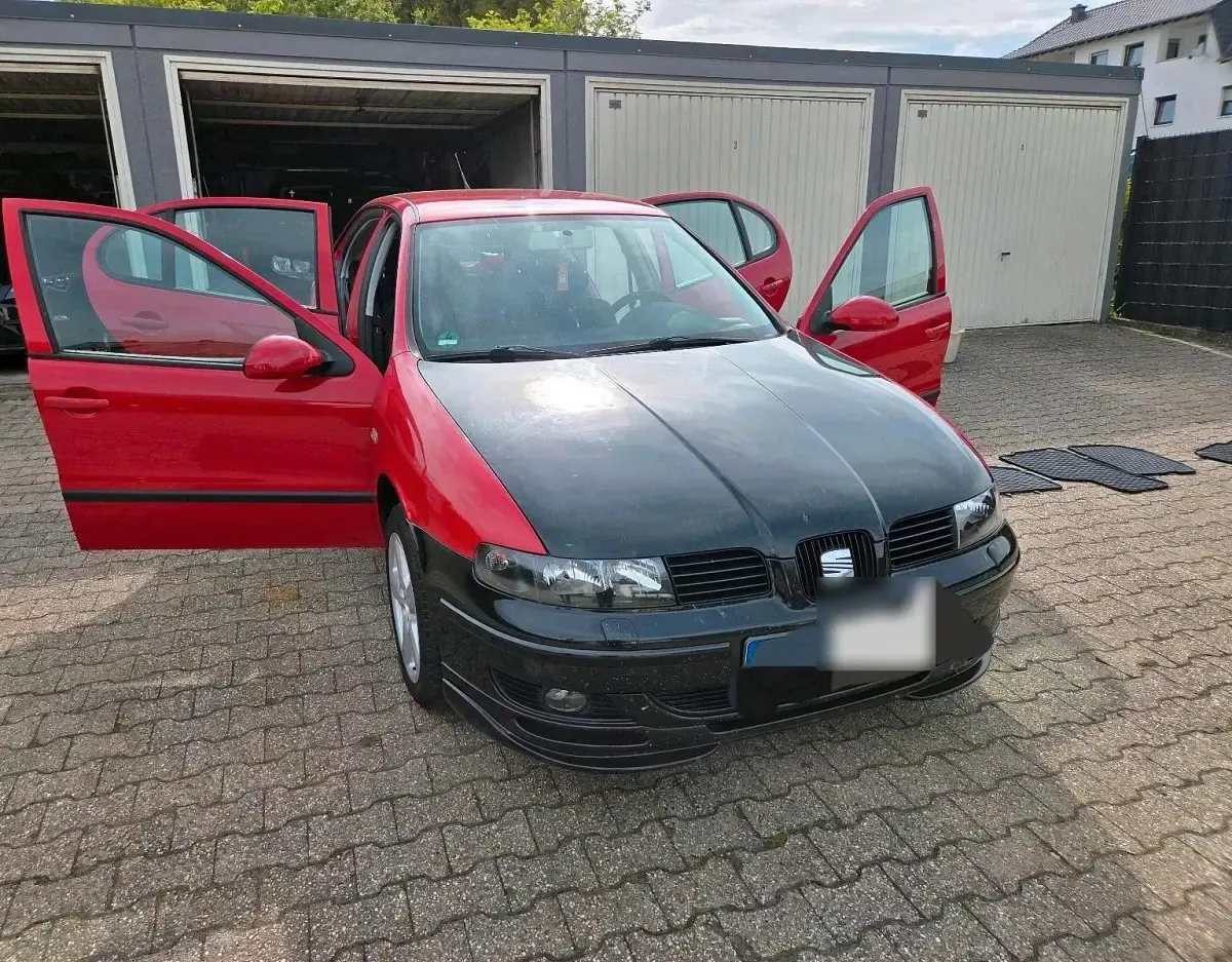 Usata Seat Leon 105 CV (77 kW) 2006 Rosso Utilitaria
