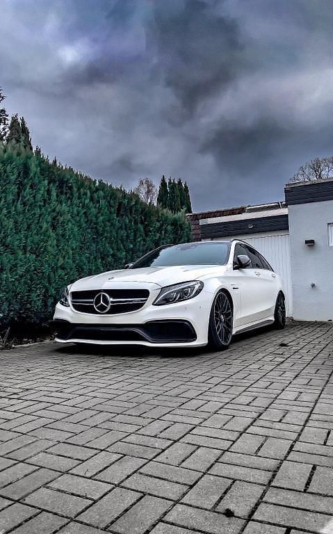 Weiß Gebraucht 2017 Mercedes C63 AMG AMG Limousine | 37.800 € (Fairer Preis) - Bild 1/4
