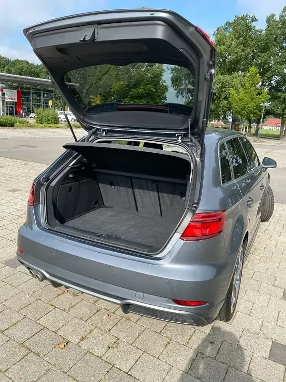 Second-hand Audi A3 Sport 150 CP (110 kW) 2018 Argintiu Berlinǎ