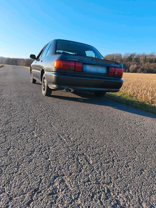 Second-hand Mitsubishi Lancer 75 CP (55 kW) 1995 Negru Berlinǎ