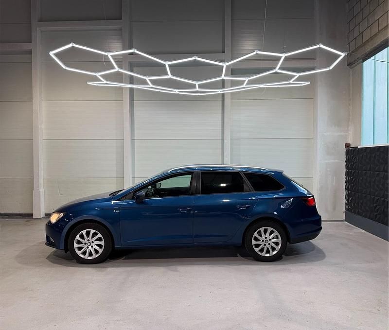 Blau Gebraucht 2014 Seat Leon ST Kombi | 9.899 € (Fairer Preis) - Bild 1/4