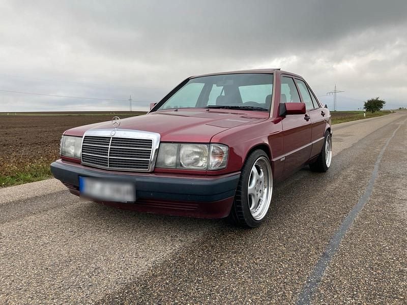 Rot Gebraucht 1992 Mercedes 190 Sportline Limousine | 7.850 € - Bild 1/4