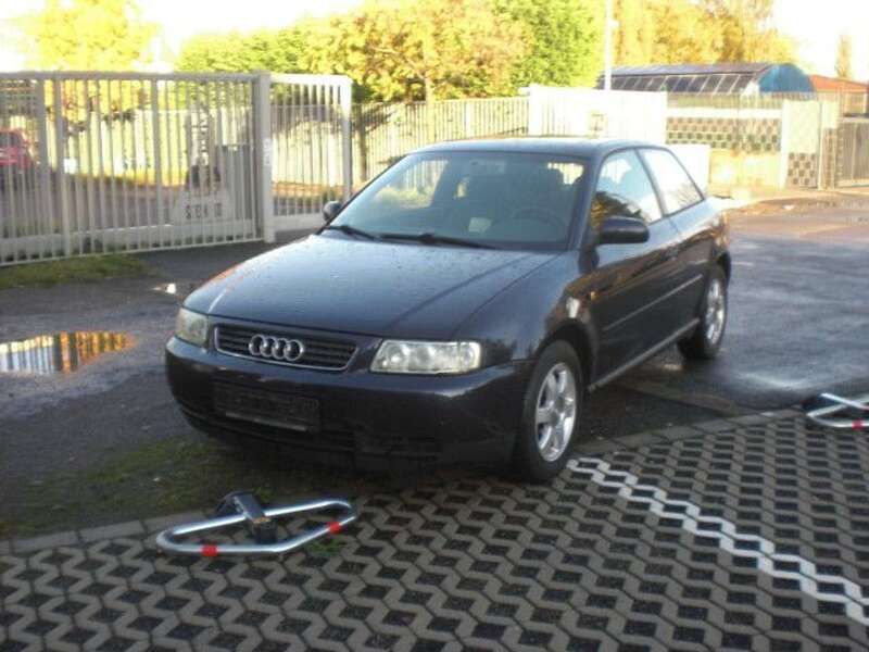 Blau Gebraucht 1998 Audi A3 Attraction Limousine | 1.250 € (Fairer Preis) - Bild 1/4