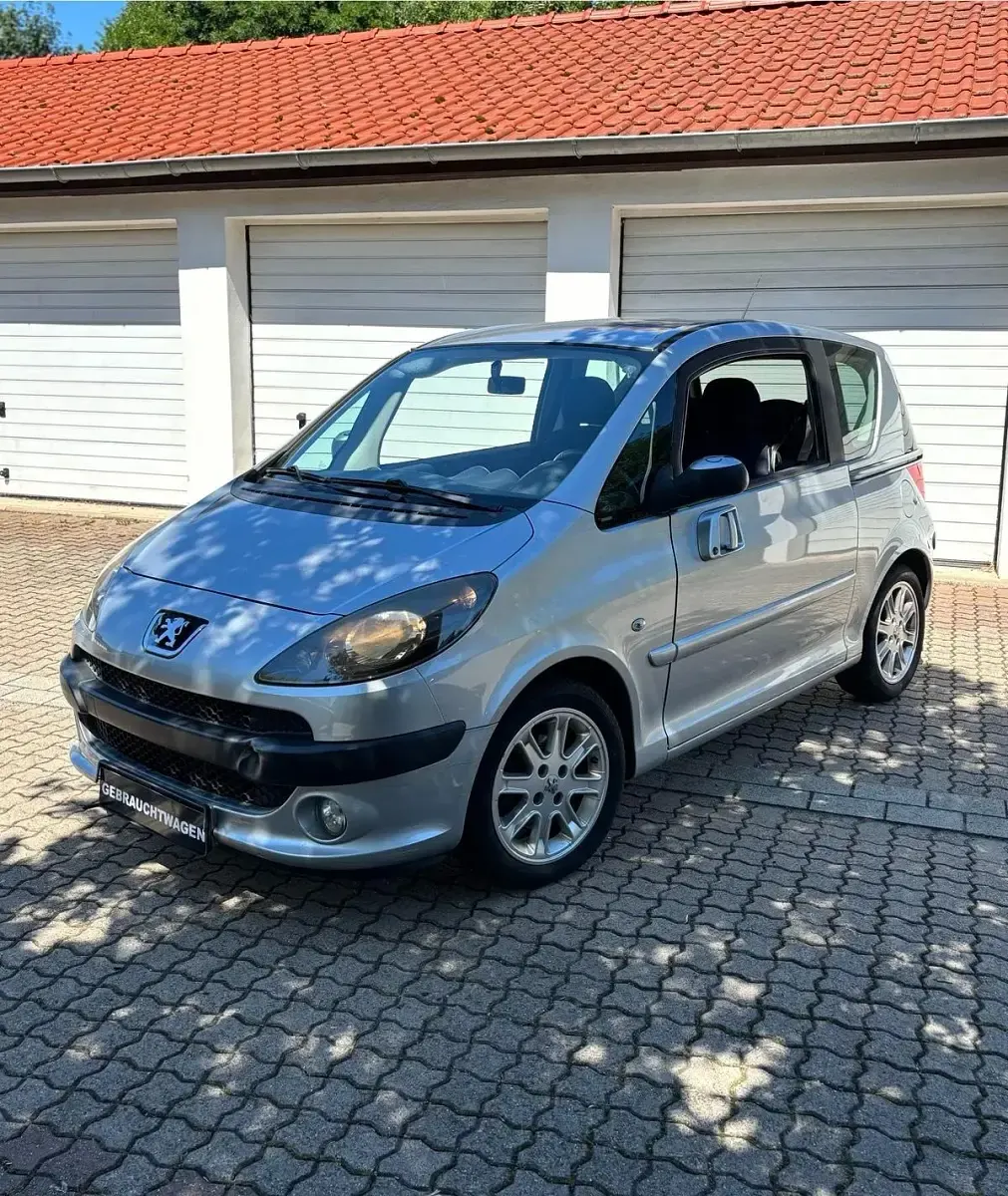 Gebraucht Peugeot 1007 109 PS (80 kW) 2008 Silber Van / Kleinbus