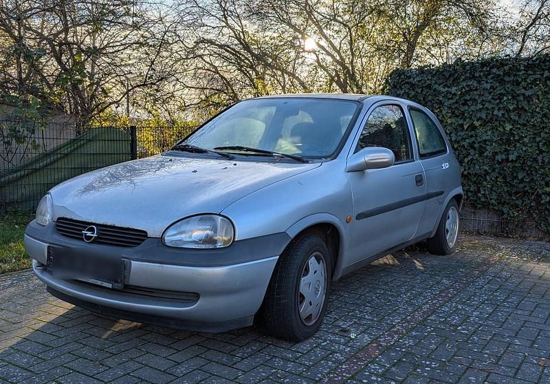 Silber Gebraucht 2000 Opel Corsa Kleinwagen | 990 € (Guter Preis) - Bild 1/4