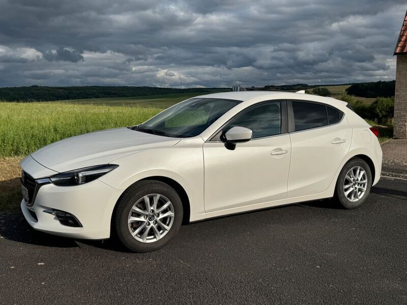 Weiß Gebraucht 2017 Mazda 3 Limousine | 13.900 € (Fairer Preis) - Bild 1/4