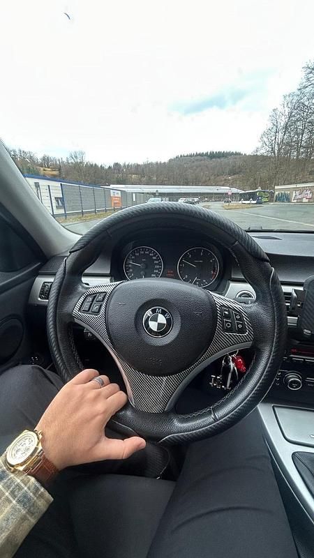 Gebraucht BMW 320 163 PS (119 kW) 2007 Schwarz Kombi