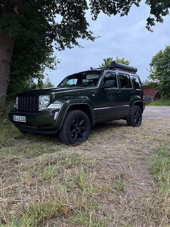 Grün Gebraucht 2010 Jeep Cherokee Limited SUV | 13.999 € - Bild 1/4