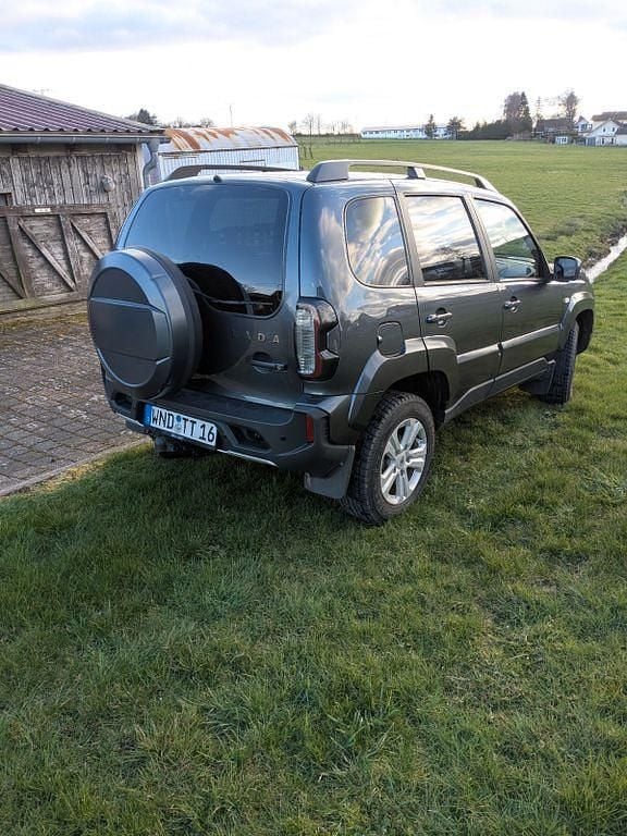 Second-hand Lada niva 80 CP (58 kW) 2021 Gri SUV