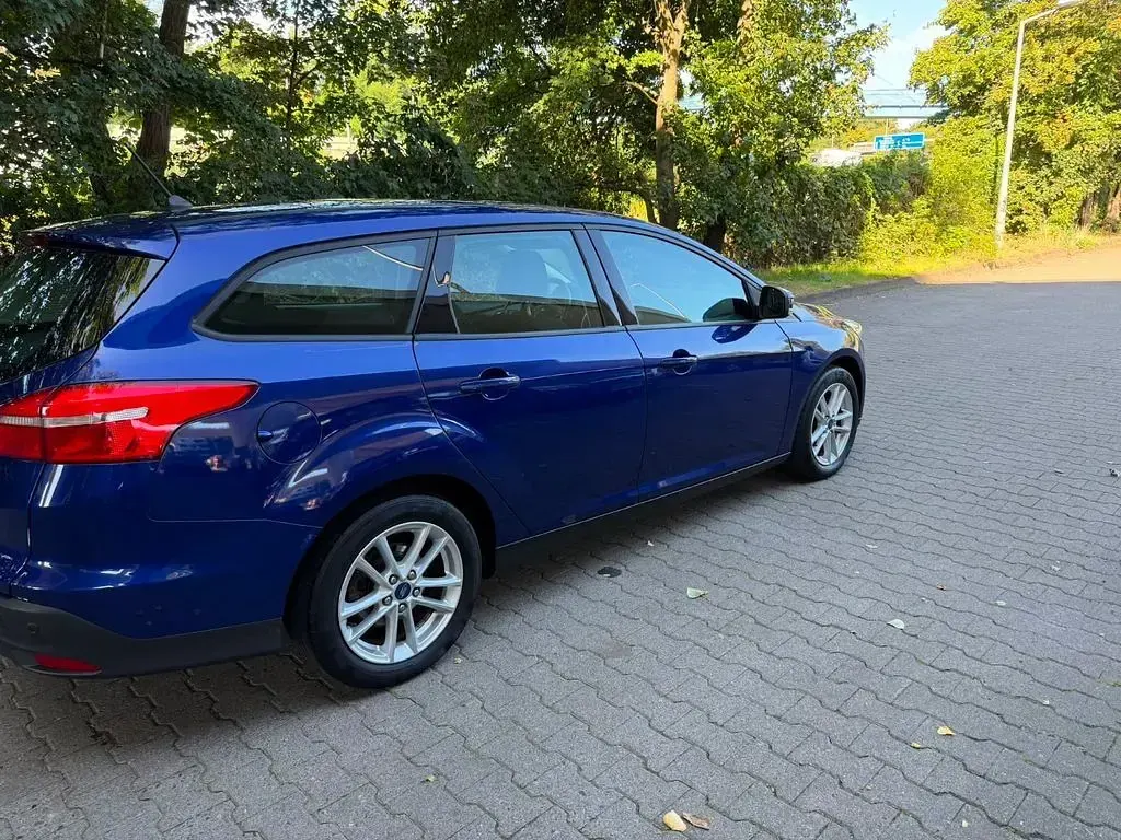 Gebraucht Ford Focus Trend 125 PS (91 kW) 2018 Blau Limousine