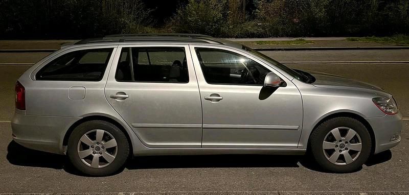 Gebraucht Skoda Octavia 122 PS (89 kW) 2011 Silber Kombi