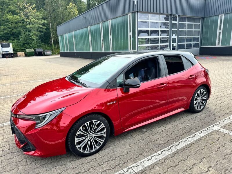 Rot Gebraucht 2019 Toyota Corolla Club Limousine | 22.999 € (Fairer Preis) - Bild 1/4