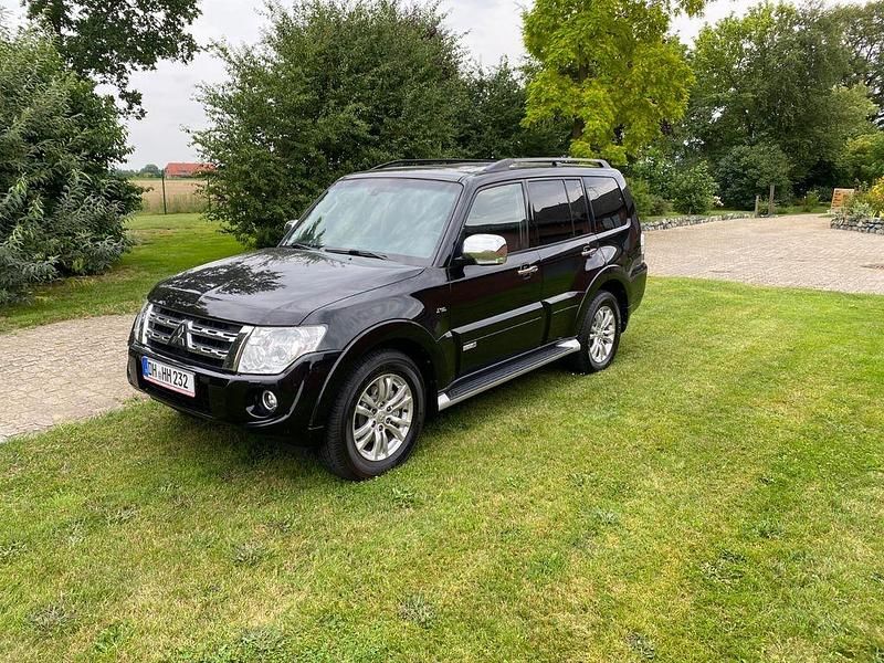 Schwarz Gebraucht 2014 Mitsubishi Pajero Edition SUV | 19.500 € (Fairer Preis) - Bild 1/4