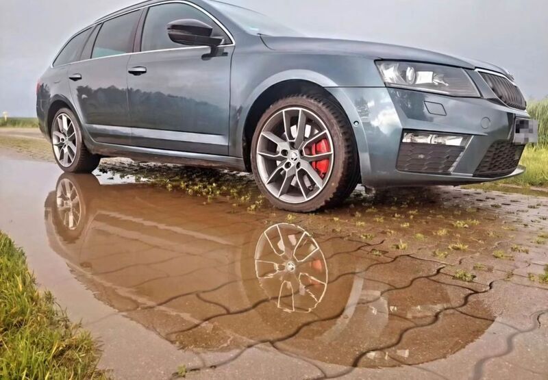 Schwarz Gebraucht 2014 Skoda Octavia RS Kombi | 10.600 € (Superpreis) - Bild 1/4
