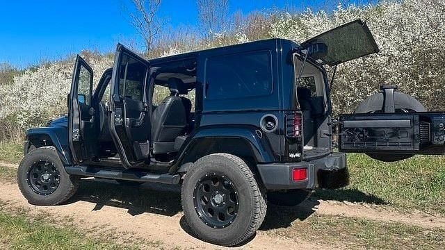Schwarz Gebraucht 2015 Jeep Wrangler Sahara SUV | 30.303 € (Guter Preis) - Bild 1/4
