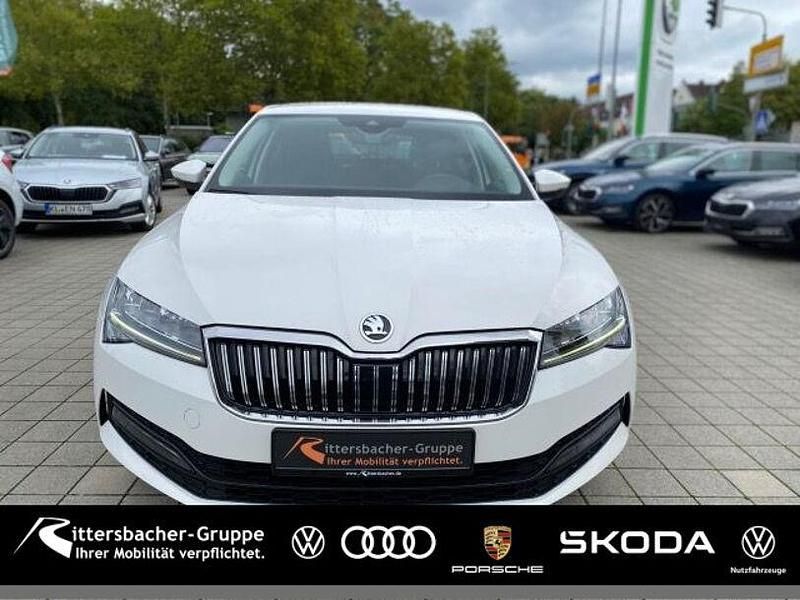 Candyweiß Gebraucht 2020 Skoda Superb Ambition Limousine | 15.980 € (Superpreis) - Bild 1/4