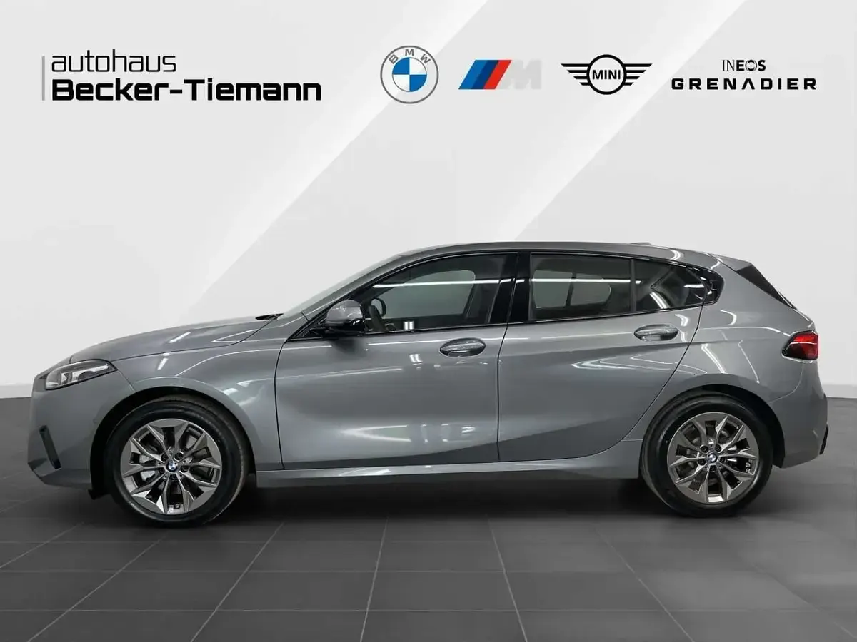 Gebraucht BMW 120 Performance 156 PS (114 kW) 2026 Skyscraper grau Kleinwagen