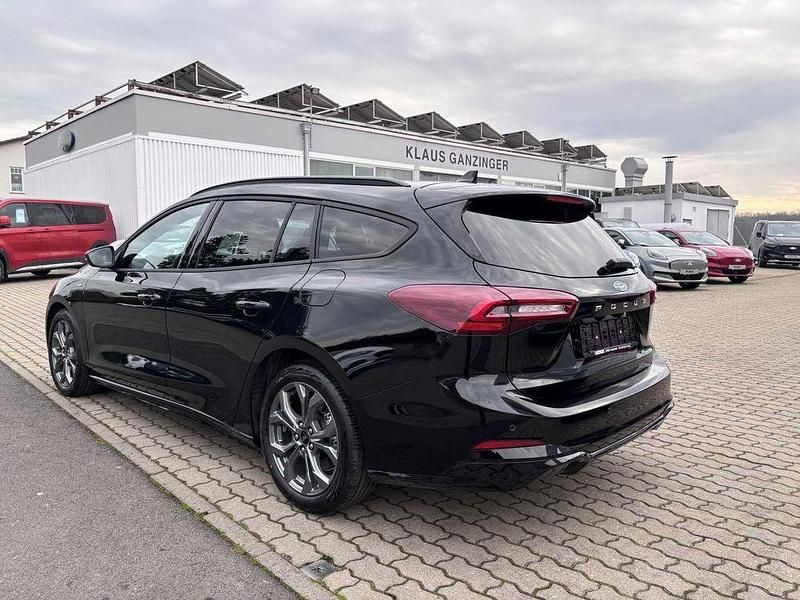 Neu Ford Focus ST-Line X 155 PS (114 kW) 2025 Schwarz Limousine