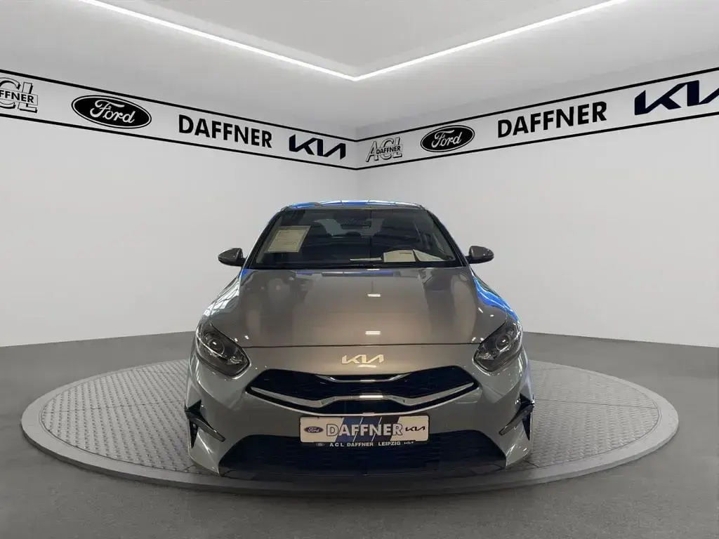 Nowe Kia Ceed 140 KM (102 kW) 2025 Srebrny Hatchback