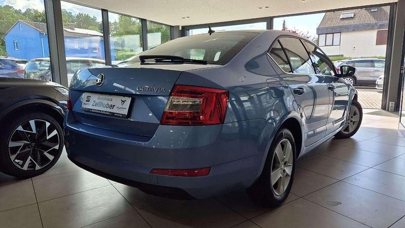 Gebraucht Skoda Octavia Elegance 140 PS (102 kW) 2014 Blau Limousine