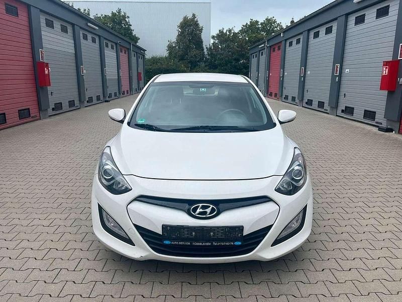 Weiß Gebraucht 2013 Hyundai i30 Kleinwagen | 5.500 € (Fairer Preis) - Bild 1/4