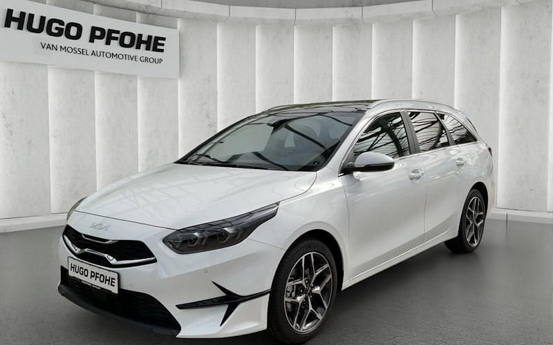 Weiß Neu 2025 Kia Ceed Sportswagon Platinum Kombi | 34.961 € (Teuer) - Bild 1/4