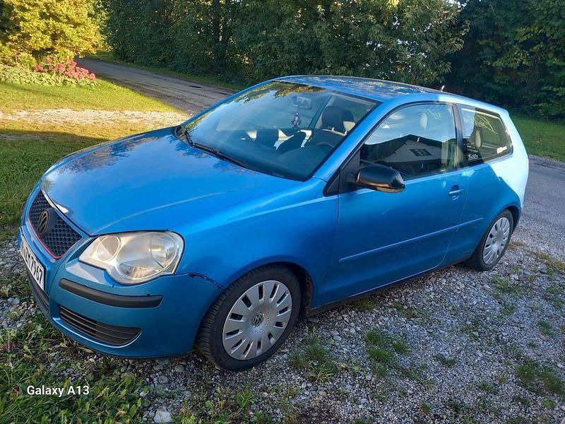 Blau Gebraucht 2005 VW Polo Kleinwagen | 555 € (Teuer) - Bild 1/4